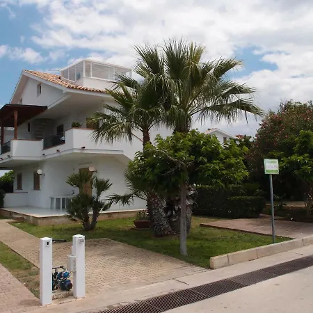 Holiday home Sulle Tracce Di Montalbano